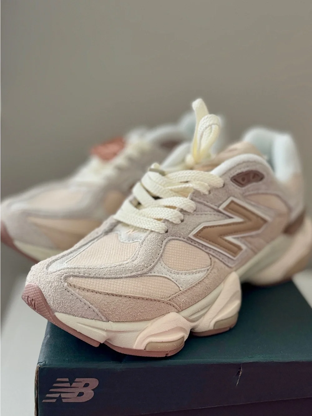 New Balance Women's Sneakers in Beige W9,5/M8